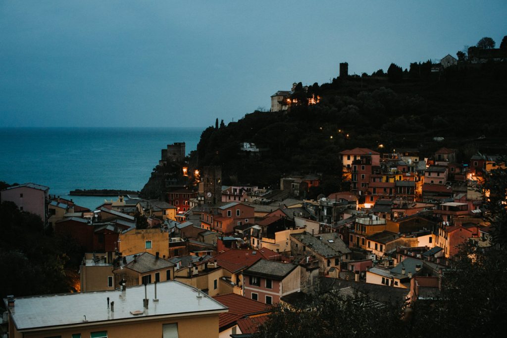 italy-prewedding-intimate-outdoor-session-wedding-photographer-beautiful-artistic-terri-travins