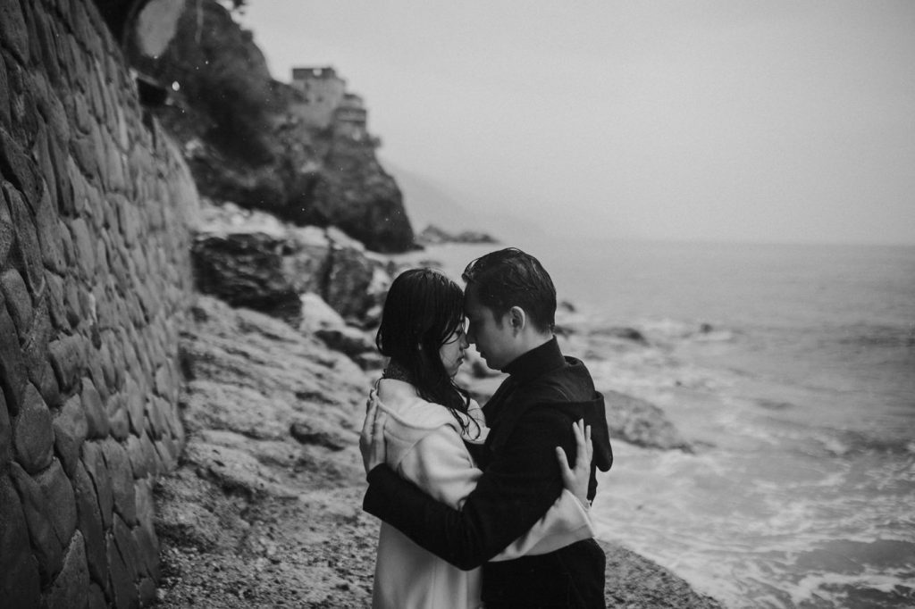 italy-prewedding-intimate-outdoor-session-wedding-photographer-beautiful-artistic-terri-travins